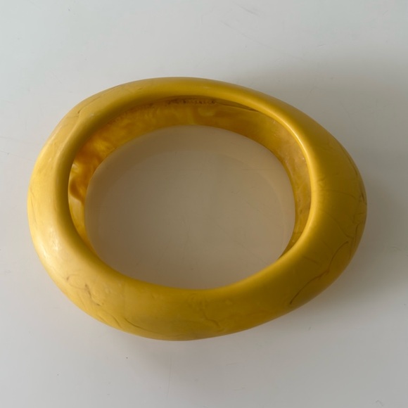 DINOSAUR DESIGNS Medium Rock Resin Bangle Bracelet - Yellow - Picture 1 of 7
